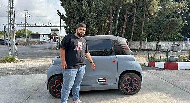 Tır mini aracı oyuncak araba gibi önüne almıştı, araç sürücüsü panik dolu saniyeler içerisinde 30 metre sürüklendi