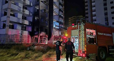 Tokat'ta 10 katlı binada çıkan yangın korkuttu
