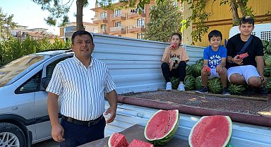 Tokat'ta 26 ton karpuzu kapış kapış ettiler