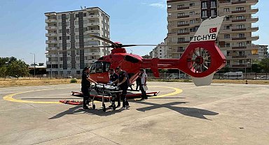 Trafik kazasında yaralanan kadın, ambulans helikopterle hastaneye sevk edildi