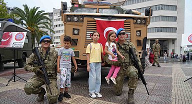 TSK personeline ve kullandığı araçlara vatandaşlardan yoğun ilgi