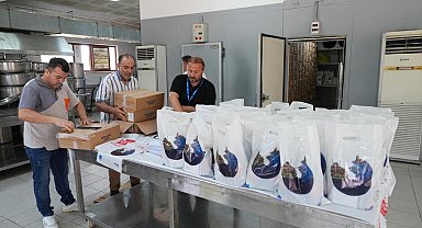 Üsküdar'da ihtiyaç sahiplerine konserve et dağıtımı