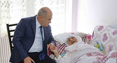 Vali Dağlı'nın 100 yaşındaki Kezban teyzeyle sohbeti yürekleri ısıttı