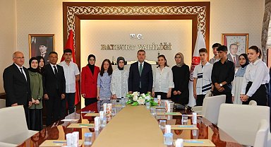 Vali Eldivan, YKS ve LGS'de başarılı olan öğrencileri ödüllendirdi