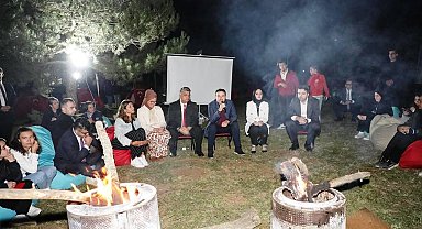Vali Işın, Zafer Kampı'nda gençlerle bir araya geldi