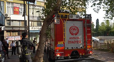 Yangın ihbarına giden itfaiye ekiplerinin dar sokak ve ağaç sınavı