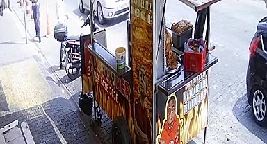 Yemek yemeye girdi, motosikleti çalındı