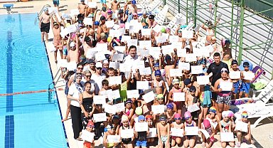 Yenişehir'de 380 çocuk yüzme öğrendi
