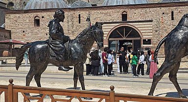 YKS'de başarılı olan gençlere ödül olarak Tokat'ta kültür turu düzenlendi