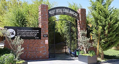 Yurt dışı gezisinden esinlendi, 'Neşet Ertaş Bahçesi' kurdu