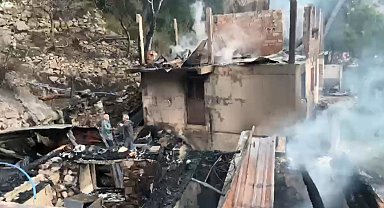 Yusufeli'nde yangın: 3 ev, 3 ahır ve samanlık küle döndü
