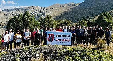 Zafer Bayramı Akdağ'ın zirvesinde kutlandı