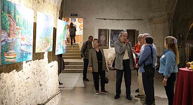 10 sanatçı Kapadokya'da resim sergisi açtı