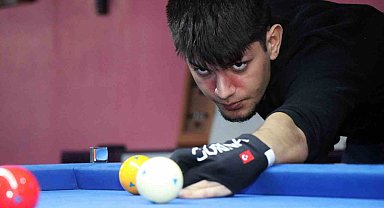 19 yaşında en büyük hayalini gerçekleştirerek dünya şampiyonu oldu