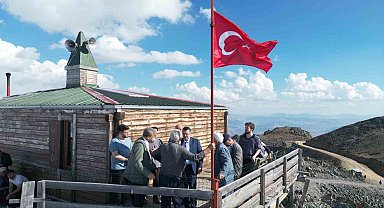 3 bin 200 metredeki Kırklar Mescidi'ni ziyaret etti