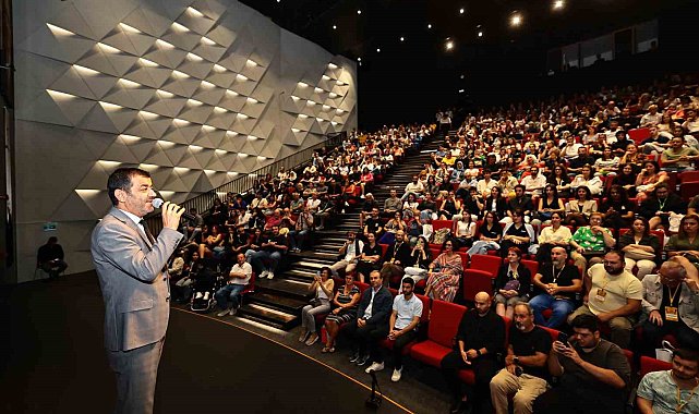 36. Uluslararası Tiyatro Festivalinde "Söz veriyorum" ile perdeler açıldı