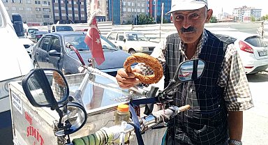 'Simitçi Salim' el arabasıyla her gün binlerce adım atıyor