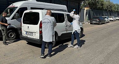 57 suç kaydı olan şahıs ve yanındakiler ellerinde silahla sokağa çıkıp husumetlilerini tehdit etti