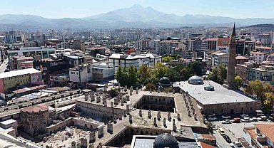 8 asırlık Cami Kebir, aslına uygun kapılarına kavuştu