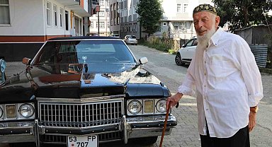 85 yaşındaki Rizeli Mustafa dede 1973 model klasik arabasına gözü gibi bakıyor