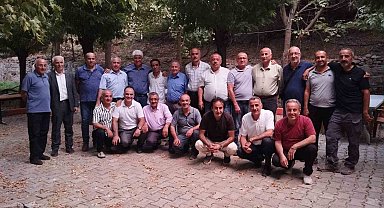 Adanalı öğretmen 42 yıl sonra öğrencileri ile buluştu