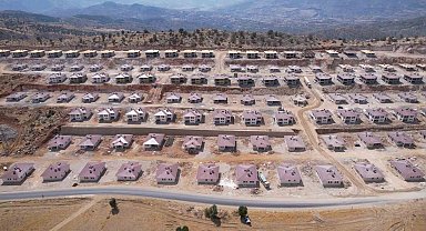 Adıyaman'da köy evleri sağlam zeminlerde yapılıyor