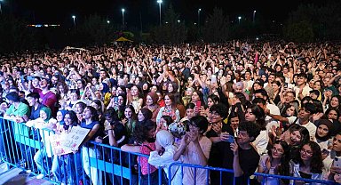 Adıyaman'da Pinhani konseri büyük ilgi gördü