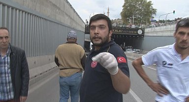 Afyonkarahisar'da otomobil bariyerlere çarptı: 3 yaralı