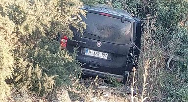 Ağaçlık alana giren hafif ticari araçta 5 kişi yaralandı