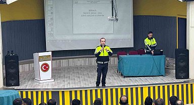 Ağrı'da güvenli ulaşım için okul servisi şoförlerine eğitim verildi