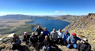 Ahlatlı gezginlerden Nemrut Kalderası zirvesine doğa yürüyüşü