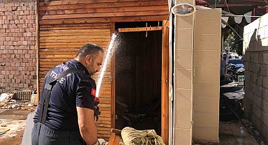 Ahşap büfede çıkan yangın vatandaşlar tarafından söndürüldü