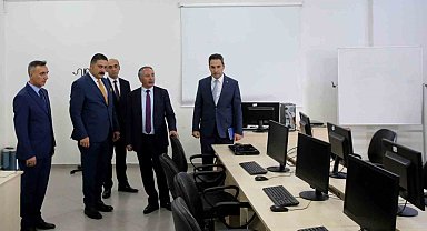 AİÇÜ Fen Edebiyat Fakültesi'nde yeni bir bilgisayar laboratuvarı açıldı