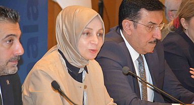 AK Partili Usta: " Deprem bölgelerini ayağa kaldırmak için büyük bir gayret içerisindeyiz"