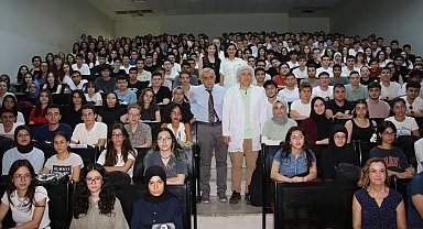 Akdeniz Üniversitesi Tıp Fakültesi'nde hekim adaylarına ilk ders