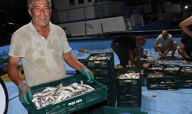 Akdeniz'e 'Vira Bismillah' diyerek açılan balıkçılar sezona bereketli başladı