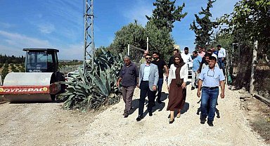Akdeniz'in kırsal mahallelerinde yollar asfaltlanıyor