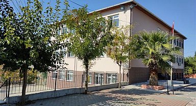 Akhisar'da sınıfı basan veli kadın öğretmeni darp etti