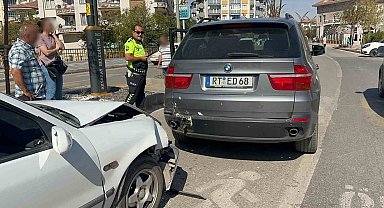 Aksaray'da otomobil cipe arkadan çarptı: 2 yaralı