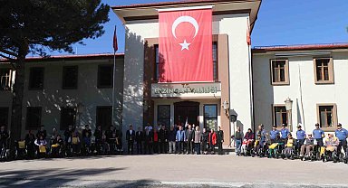 Akülü sandalyeye kavuşan kadın mutluluktan gözyaşlarına boğuldu
