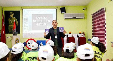 Alanya Belediyesi Trafik Eğitim Parkı minik öğrencileri ağırladı