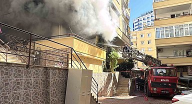 Alanya'da çıkan yangında daire kullanılamaz hale geldi