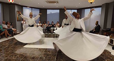 Alman ve Polonyalı turistler sema gösterisine hayran kaldı