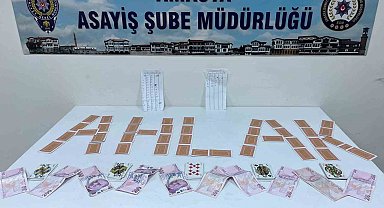 Amasya'da kıraathanede kumar oynayan 5 şahsa 32 bin 125 TL para cezası