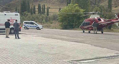Ambulans helikopter kalp krizi geçiren hasta için Erzurum-Artvin kara yoluna indi