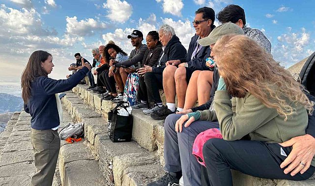 Amerikalı ve Mısırlı araştırmacı yazarlar Nemrut Dağı'nda