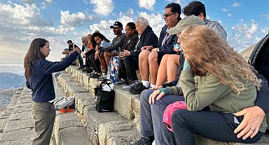 Amerikalı ve Mısırlı araştırmacı yazarlar Nemrut Dağı'nda