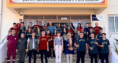 Anamur'da lise öğrencilerine fidan dağıtıldı