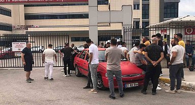 Antalya'da 22 yaşındaki motosiklet sürücüsü bariyerlere çarparak hayatını kaybetti
