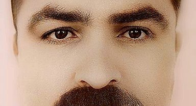 Aracını yakmaya çalışıp kendini vurdu